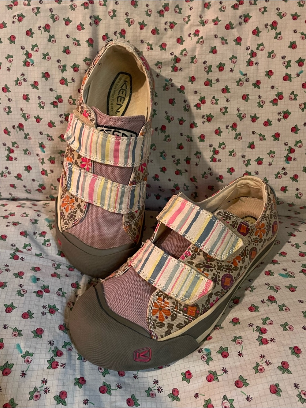 Keen Sula Floral Print Double Strap Canvas
Sneakers